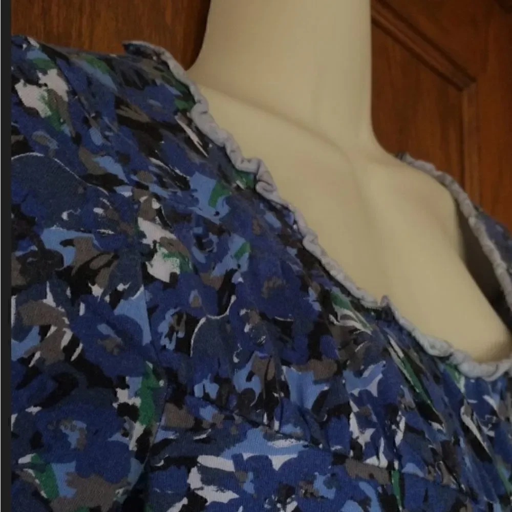 2/$20 LOFT Floral Top